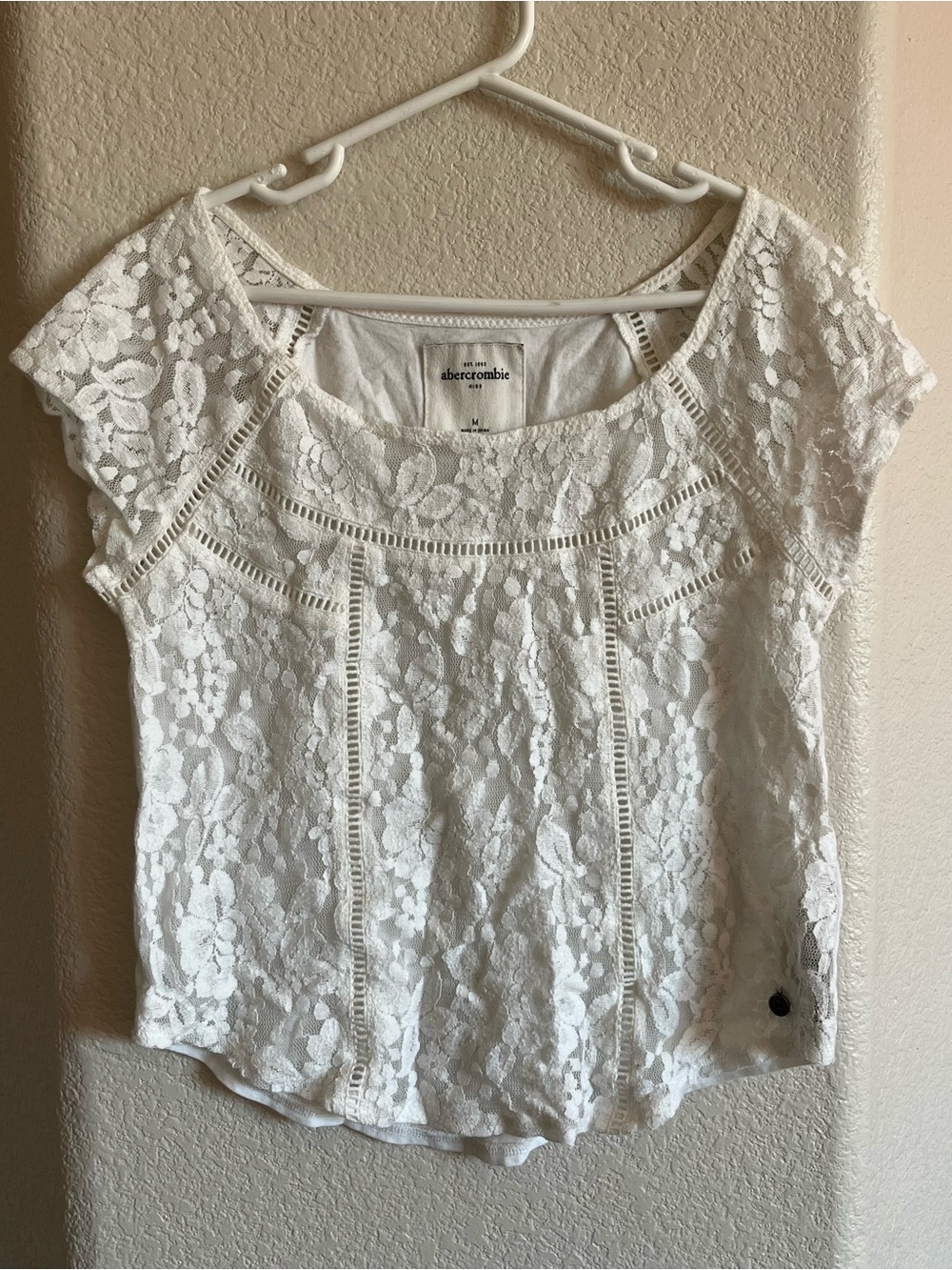 Abercrombie & Fitch White Lace Cap Sleeve Blouse